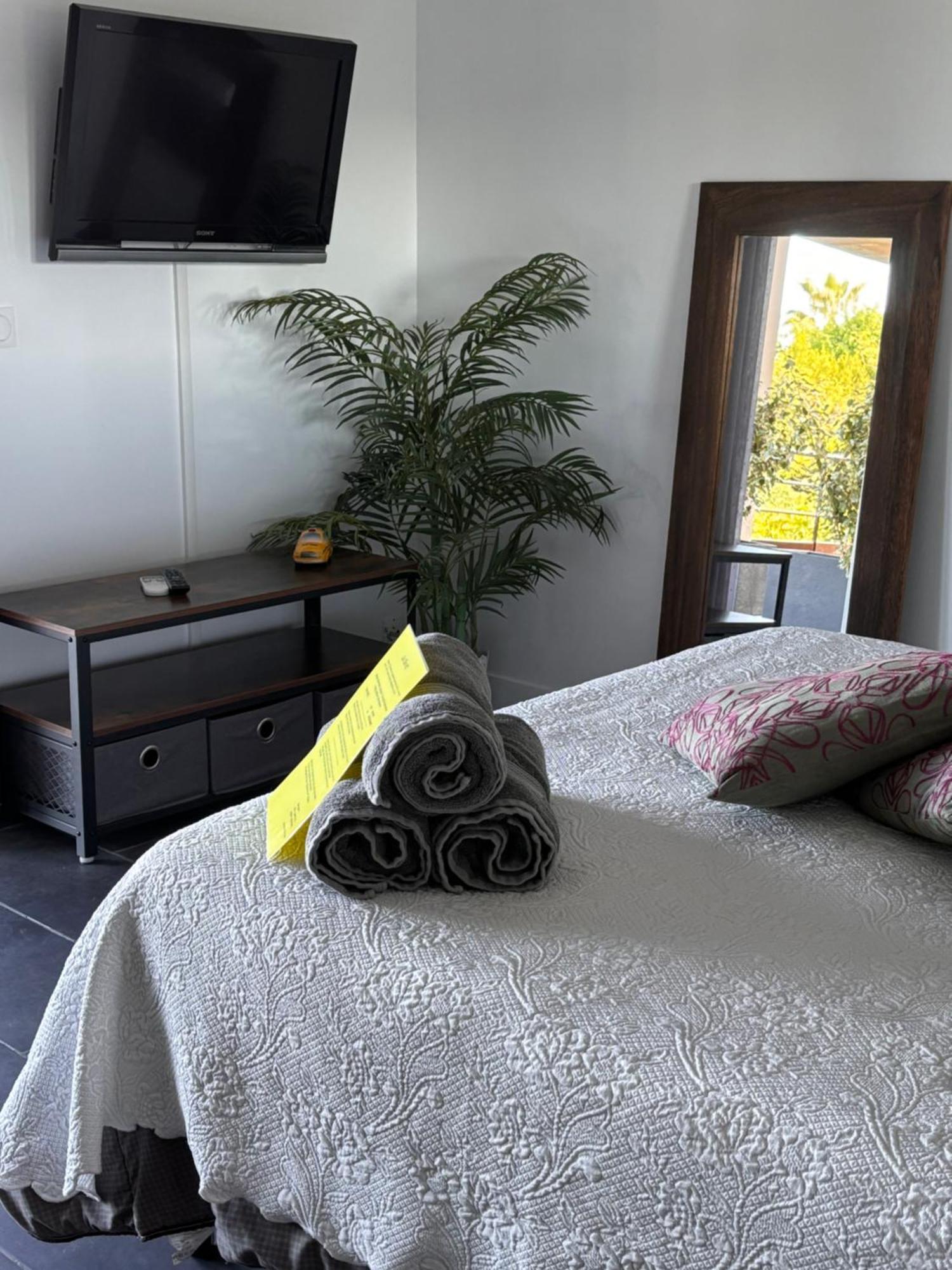 Chambre D'Hotes Le Clos 67 Saint-Paul-de-Vence Esterno foto